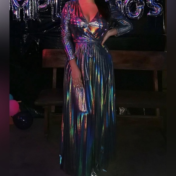Beautiful Holographic Formal Dress, Size XL but would fit better for a size L - Picture 10 of 10